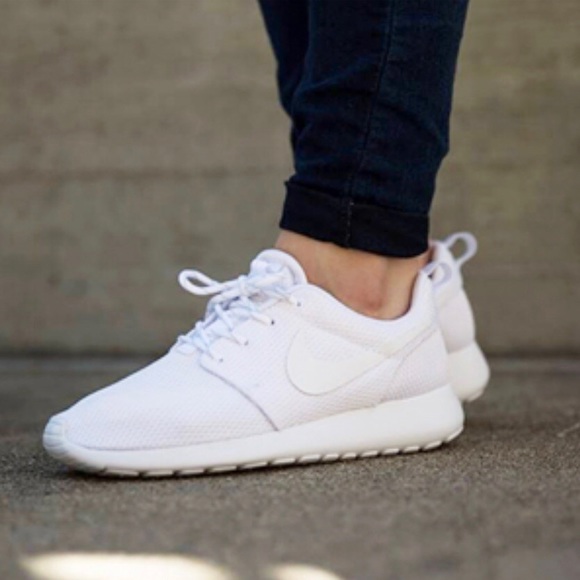 roshe one triple white